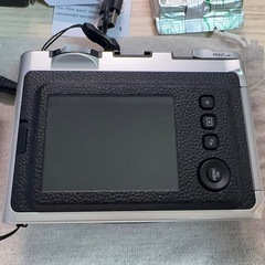 FUJIFILM instax mini Evo 本体とフィルムの画像