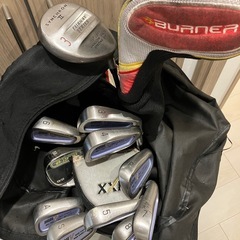 【初心者・練習用に！】ゴルフセット一式（キャディバッグ2つ＋クラブ11本以上）の画像