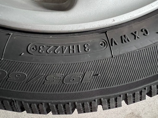 セレナ　スタッドレスタイヤとホイール4本
セット サイズ195/60R 16インチ