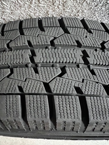 セレナ　スタッドレスタイヤとホイール4本
セット サイズ195/60R 16インチ