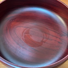 赤木目塗りの「
山茶花蒔絵」菓子鉢の画像