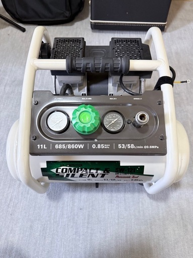 【極美品】SK11 静音エアーコンプレッサー SW-121（使用5時間のみ）