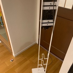 tower 《 山崎実業 コードレスクリーナースタンド タワー 》 公式 白 黒 ダイソンスタンド dyson 掃除機 スタンド V8slim V7slim V11 V10 V8 V7 V6 DC59 DC61 DC62 DC75 コードレス スティッククリーナースタンド 収納 おしゃれ YAMAZAKIの画像