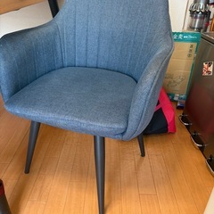 椅子　２つ　別デザインの画像