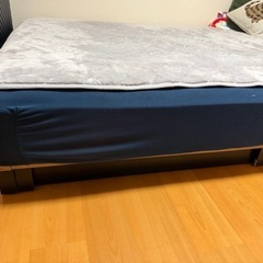 クイーンベッド(マットレスとフレームセット)の画像