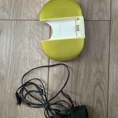 ウォークマン、スピーカー、充電器、イヤホンセットの画像