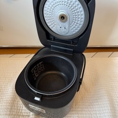 TOSHIBA  炊飯器　3合炊きの画像