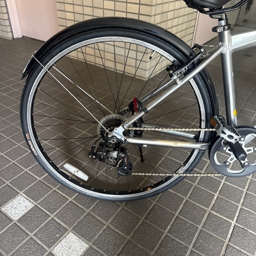 キャデラック　クロスバイク　7段ギア　前後新品タイヤ交換済み　屋内保管　美品！