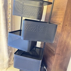 キャスター付き収納ワゴン 4段 ブラック キッチンラック 新品（少し変形あり）の画像