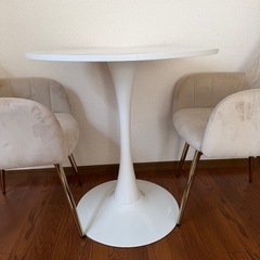 カフェテーブルの画像