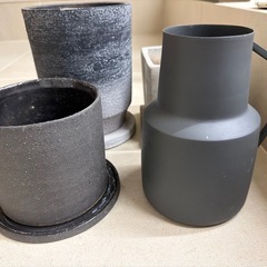 植木鉢と花瓶の画像
