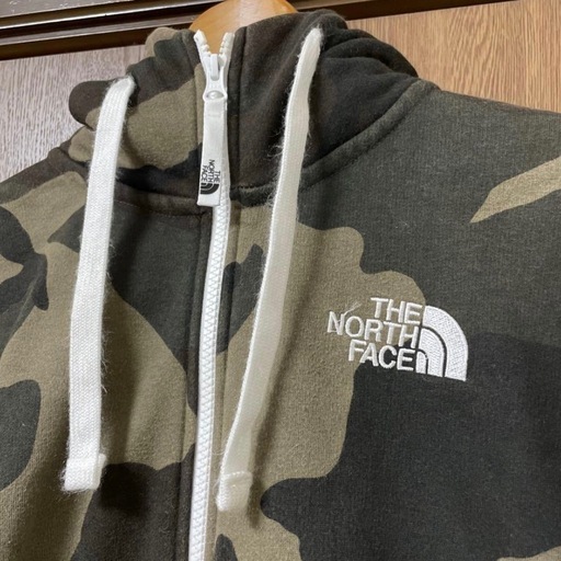 ノース【美品】フェイス迷彩パーカー　メンズSサイズ