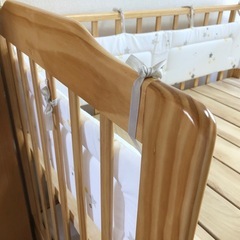 美品 カトージ　ベビーベッド　ハイシート ナチュラル　70×120の画像