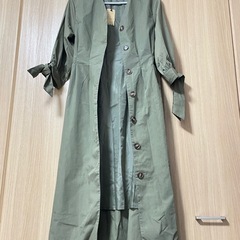 オリーブ色 ボタン付きロングシャツワンピース Mの画像