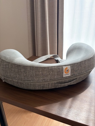 【美品】Ergobaby エルゴ 授乳クッション ナチュラルカーブ グレー ベビー用品