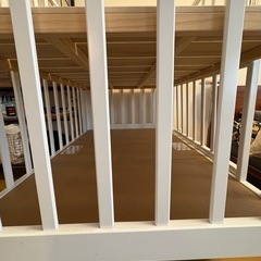 【3/14.15引取限定】KATOJI ベビーベッド　ハイポジションアーチ(ホワイト)&マットレス付きの画像