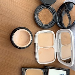 ｶﾊﾞｰﾏｰｸ、ﾏｷｱｰｼﾞｭ、KATE、資生堂など化粧品詰め合わせBOXの画像