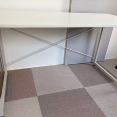 新品に近い学習用テーブルの画像