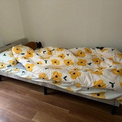 ベッドフレームの画像