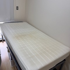 ベッドフレーム&マットレス（コイルスプリング）の画像