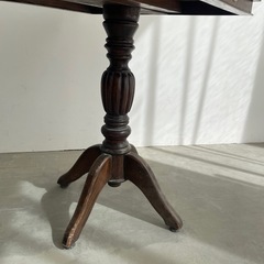 アンティークウッドテーブルの画像