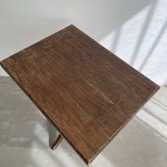 アンティークウッドテーブルの画像