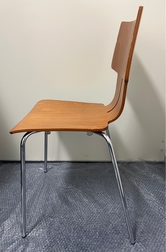 イタリア Calligaris（カリガリス）社製のスタッキングチェア②