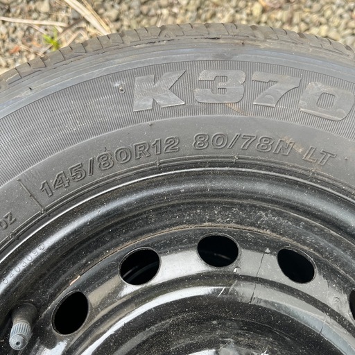 新品に近い、軽トラ、商用車用ホイール付きタイヤ、売ります。

