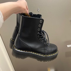 美品 ドクターマーチンブーツ 23センチの画像