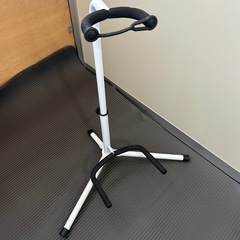 ギター、スタンド、譜面台の画像
