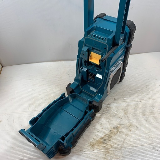 バッテリー式ラジオ　MAKITA MR108