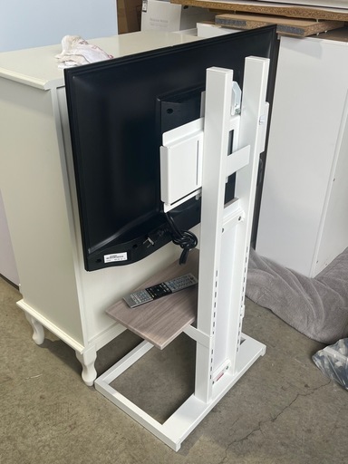 ２０２３年製　東芝　液晶テレビ　ＴＶ　３２インチ　３２ｖ型　ＲＥＧＺＡ　壁寄スタンド　ＴＶスタンド付き　ＹｏｕＴｕｂｅ　ＮＥＴＦＬＩＸ