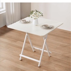 白い折りたたみテーブルの画像
