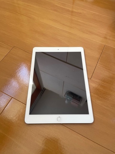 取引き決定　iPad 第六世代 32GB Wifi+cellularモデル シルバー