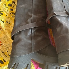 EMODAブーツの画像