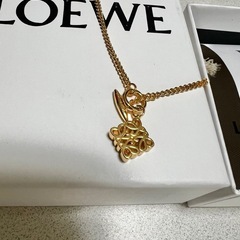 LOEWEネックレスの画像