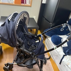 Combiメチャカルハンディオート4キャスplusエッグショックHFネイビーの画像