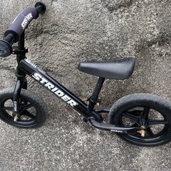 ストライダー　黒の画像