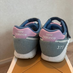 【試着のみ】ニューバランス キッズスニーカー 17cm（ライトブルー×ピンク）の画像