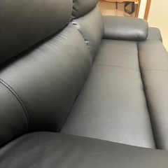 (チャパさんやりとり中)黒皮ソファの画像