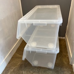 IKEA 幅65cm 奥行39cm 高さ60cm透明プラスチック　衣類収納ケース　キャスター付き！の画像