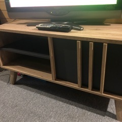 至急シャープ32型LEDTVとTV台セットの画像