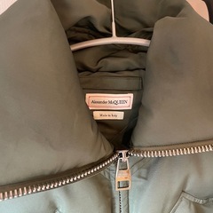 マックィーンのダウンの画像