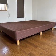 ダブルベッド　足つきマットレスの画像