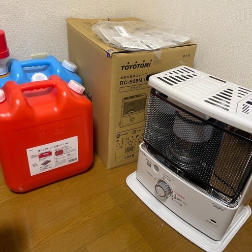 ☆急募☆【美品】トヨトミ　反射形石油ストーブ・ポリ2個付き