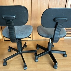 イス　2脚　　の画像