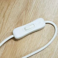 【無料】新宿三丁目引取限定！IKEA ベストーキャビネット ライト・扉付き収納棚の画像