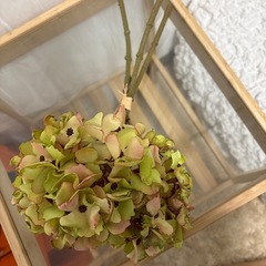 ZARA HOME 金色花瓶の画像