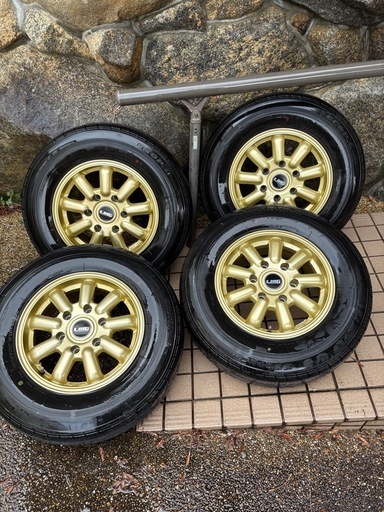 ハイエース　アルミホイール ノーマルタイヤ　4本　15インチ　ゴールド　美品