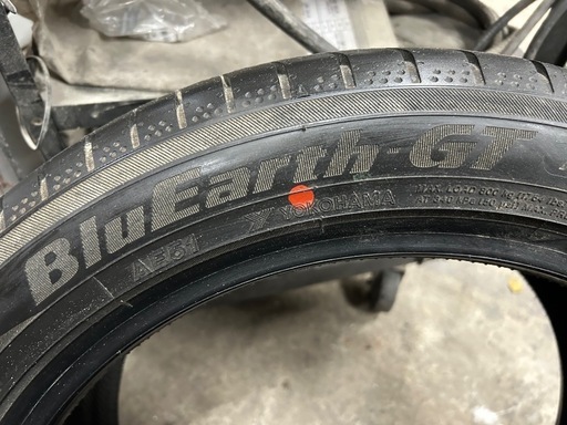 ヨコハマタイヤ    245/45R18